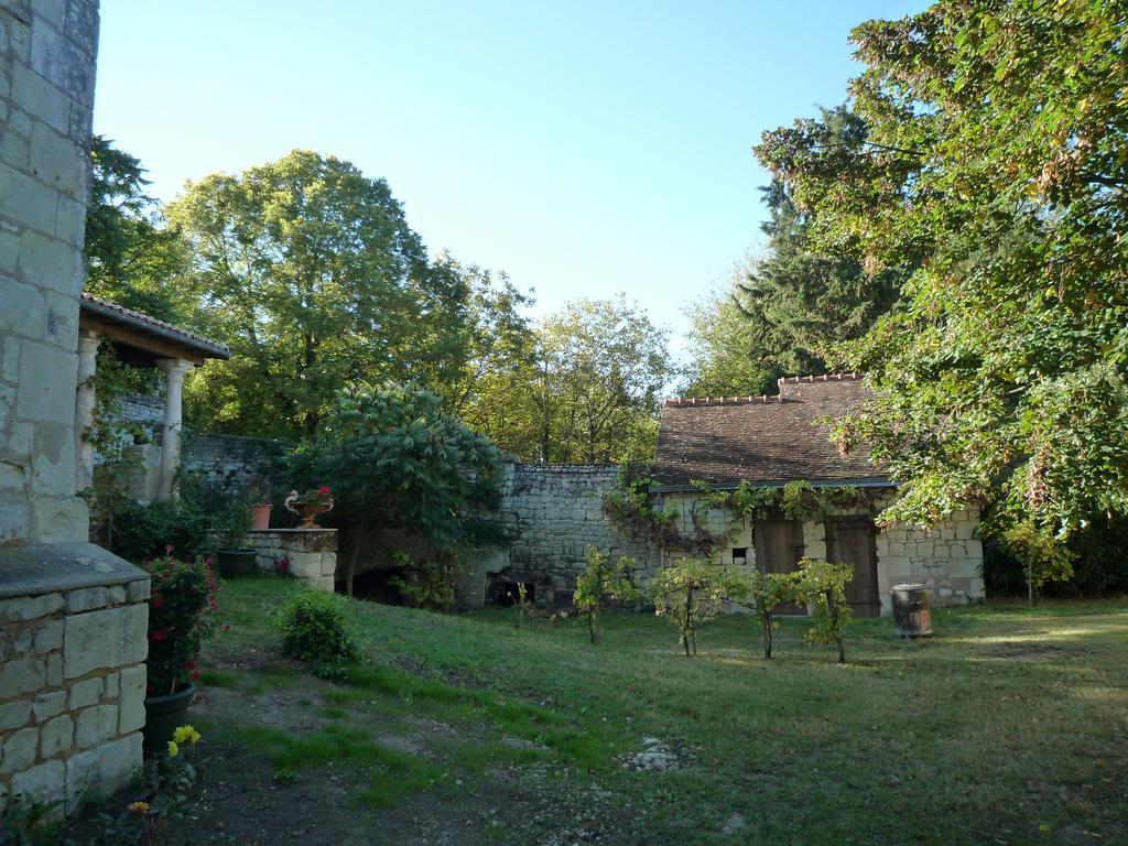 Le Logis Du Peu Girard Acomodação com café da manhã La Roche-Clermault Exterior foto