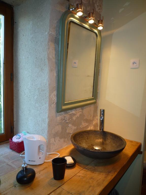 Le Logis Du Peu Girard Acomodação com café da manhã La Roche-Clermault Quarto foto