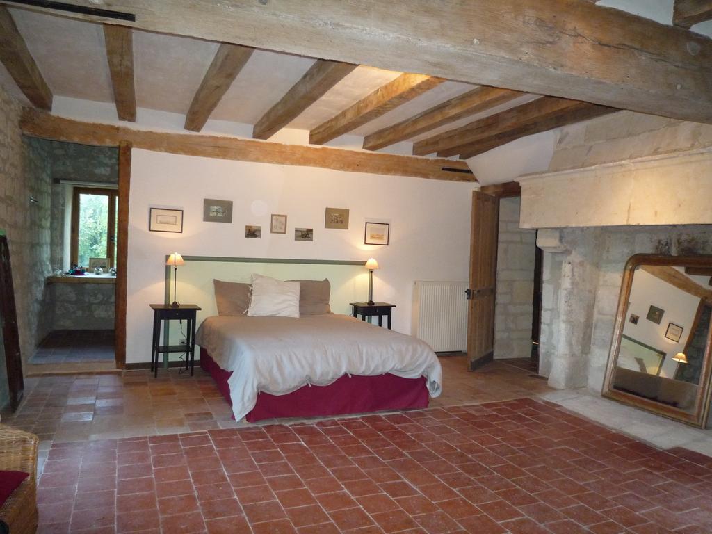 Le Logis Du Peu Girard Acomodação com café da manhã La Roche-Clermault Quarto foto
