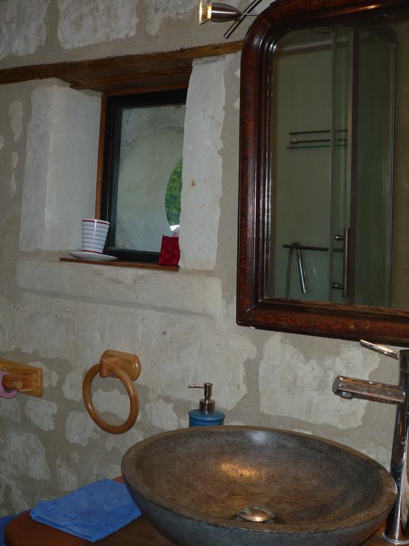 Le Logis Du Peu Girard Acomodação com café da manhã La Roche-Clermault Quarto foto