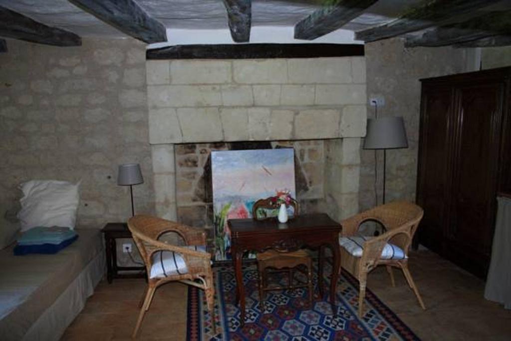 Le Logis Du Peu Girard Acomodação com café da manhã La Roche-Clermault Quarto foto